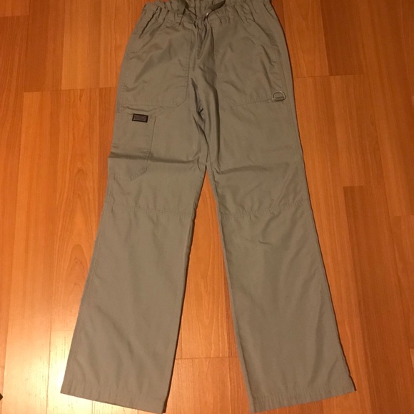 Cherokee Workwear Scrub set - Picture 4 of 6